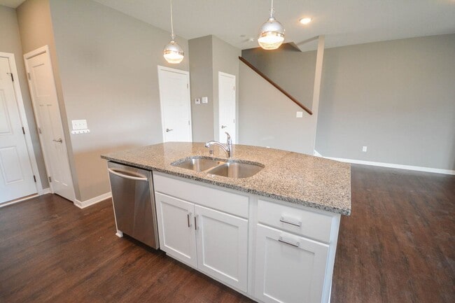 Building Photo - Exceptional townhouse with premium feature...