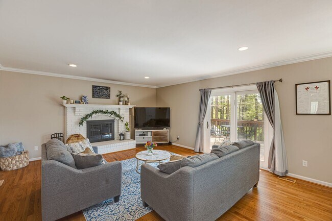 Building Photo - 5624 Kemp Ln