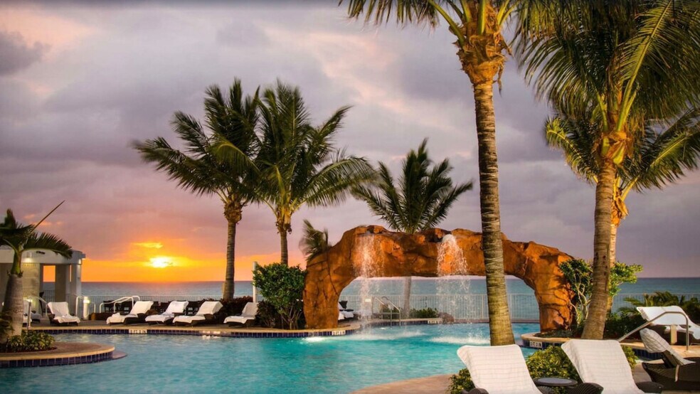 Primary Photo - 18001 Collins Ave