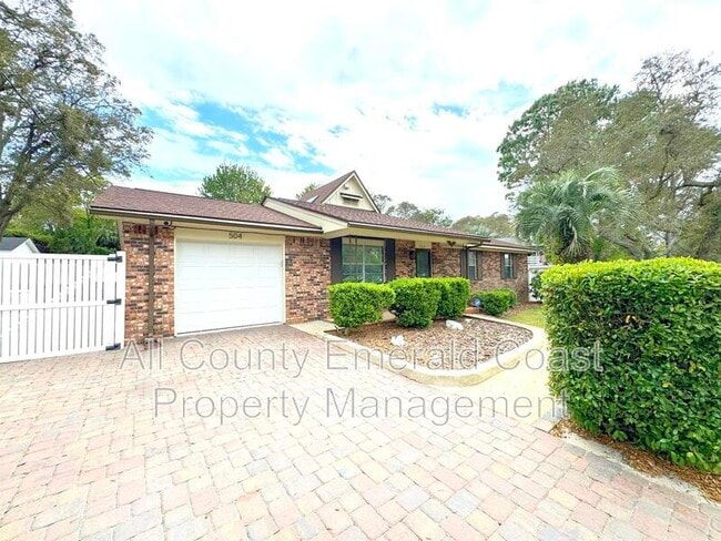 Building Photo - 504 Kelly St