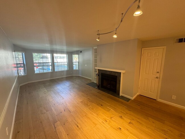 Building Photo - Three bedroom | Two bathroom | Midtown condo