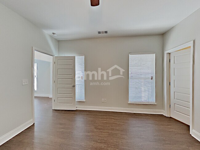 Building Photo - 5520 Central Grove Sq