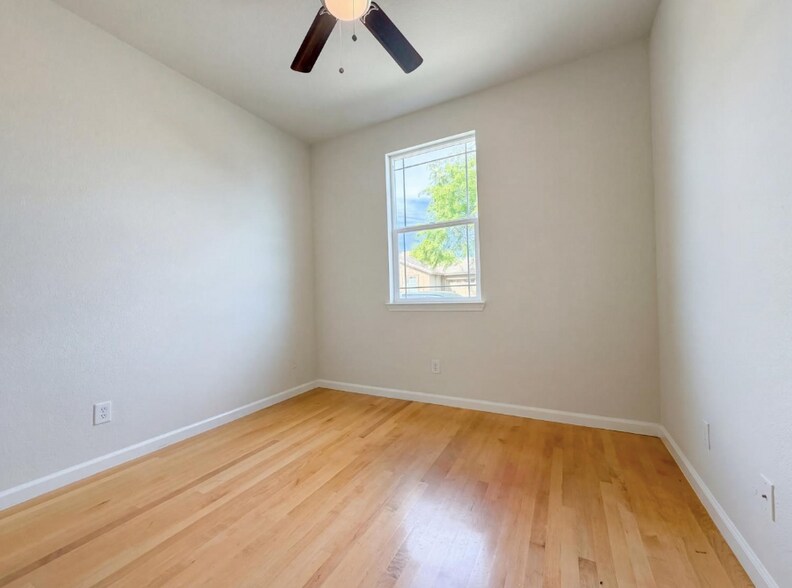 Building Photo - 400 Caravaggio Cir