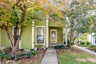 Building Photo - Live the Lake Lifestyle! 3-bedroom, 1.5-bath Condo