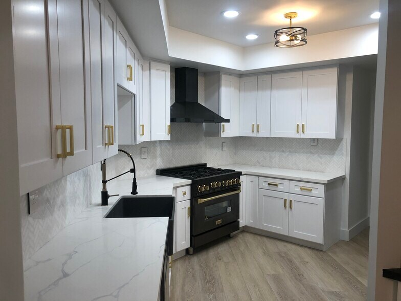 Building Photo - 1412 N Crescent Heights Blvd