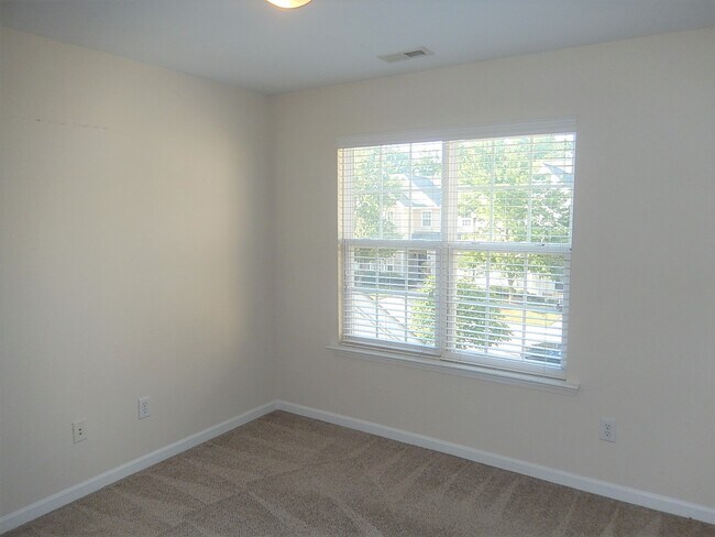 Building Photo - 10651 Edmundson Ave