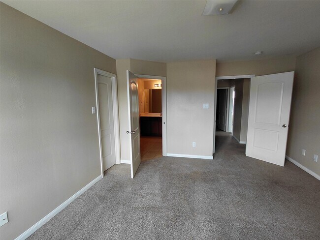 Building Photo - 8902 Stagewood Dr