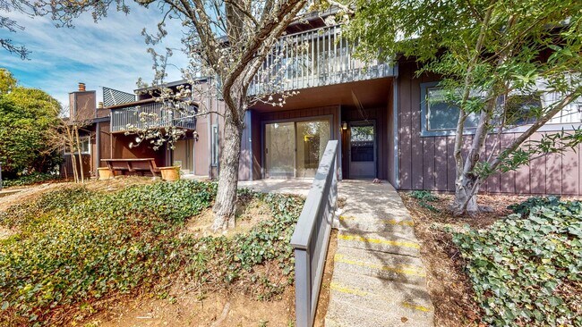 Building Photo - PURE Property Management Presents: Beautiful 3 Bedroom/2 Bath in Santa Rosa!