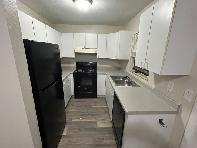 Building Photo - 6818 SW 42nd Pl