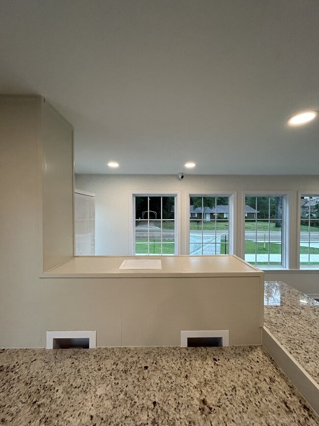 Building Photo - 2515 Kavanaugh Rd