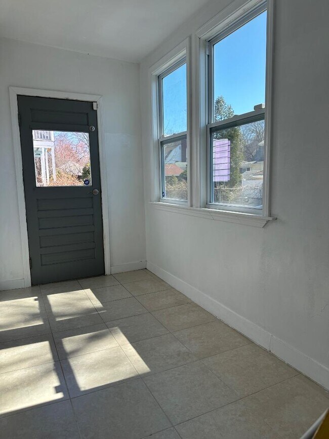 Building Photo - 78 Harriet St