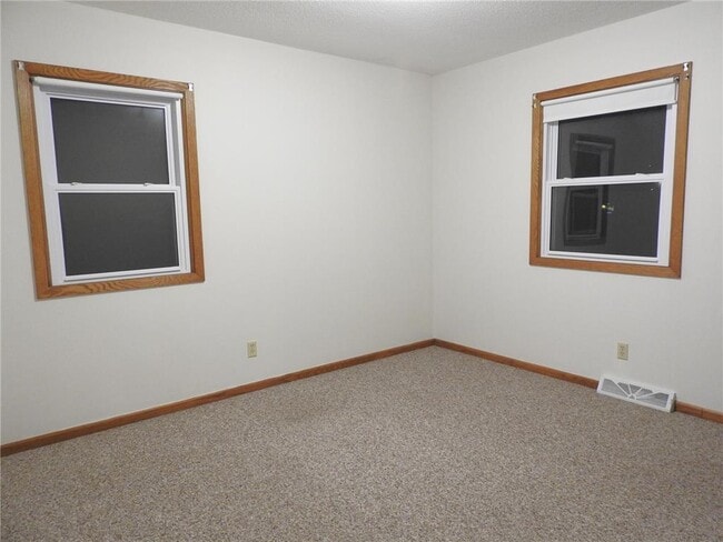 Building Photo - 724 6th St N