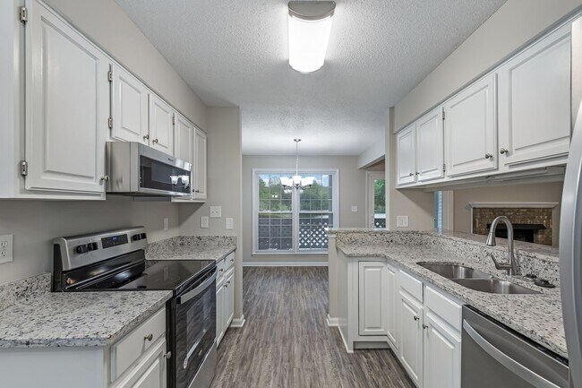 Building Photo - Discover Your Lakeside Oasis: 2 Bedroom Condo at Harris Lake
