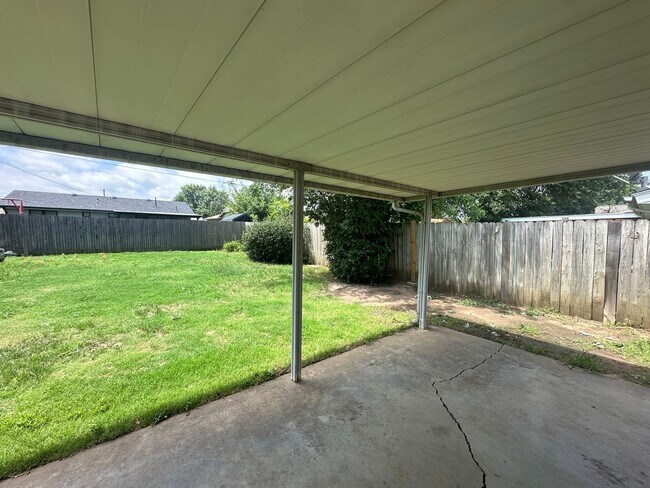 Building Photo - 4844 Woodview Dr