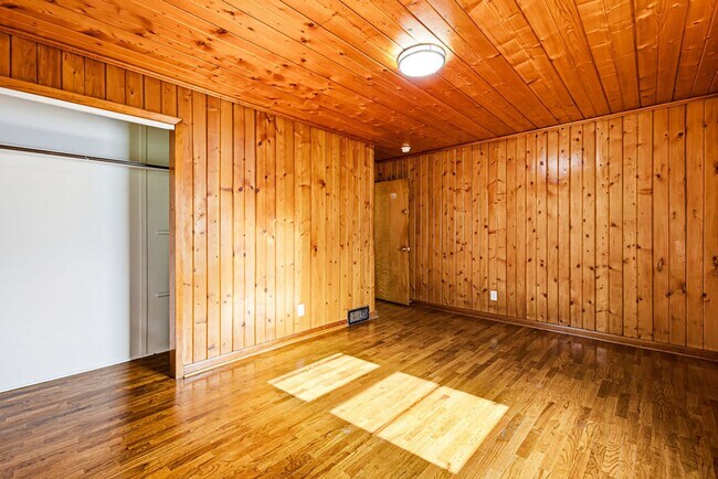 Building Photo - Updated 3-Bedroom Home with Attached Garage & Full Basement