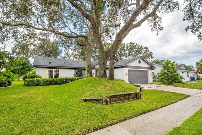 Building Photo - 2906 Windridge Dr