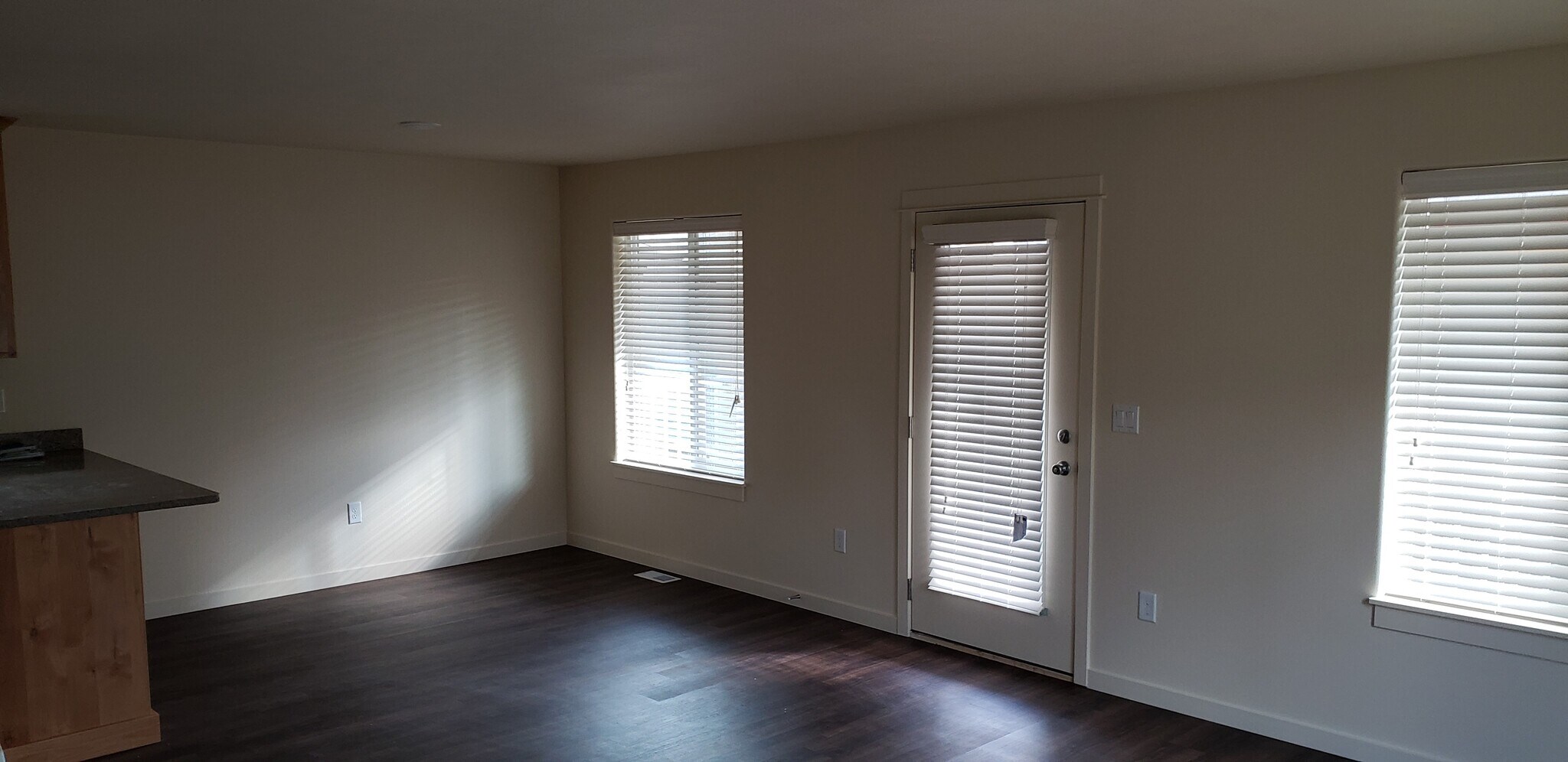 Window coverings - 1121 Sundial Ln