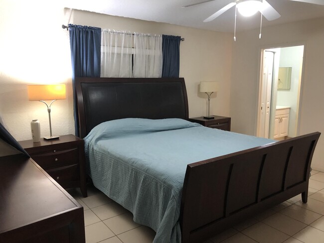 Building Photo - 421 SW Natura Ave