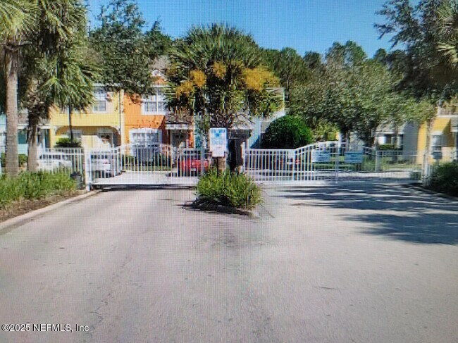 Building Photo - 12311 Kensington Lakes Dr