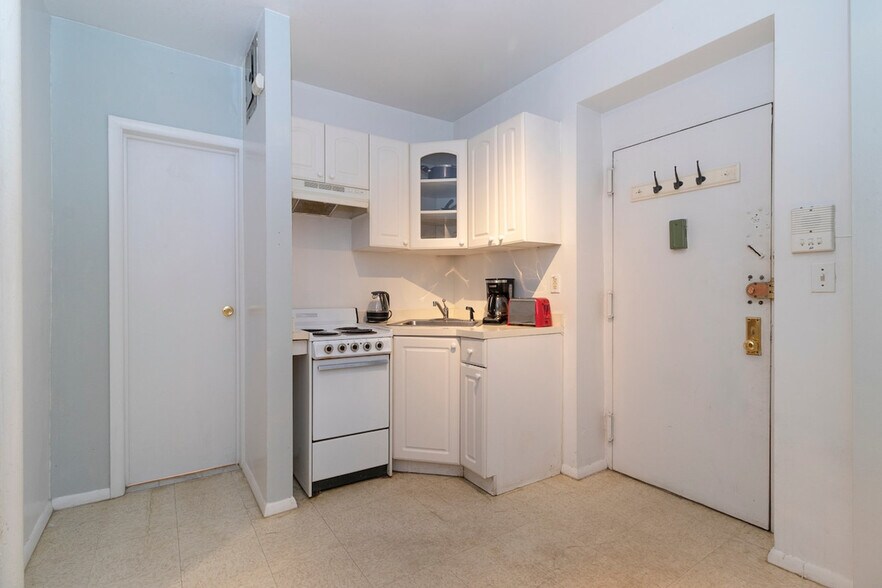 Building Photo - 1789 1st Ave