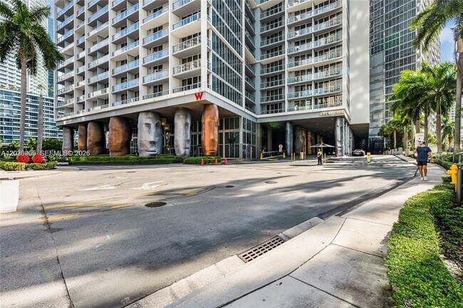 Building Photo - 475 Brickell Ave