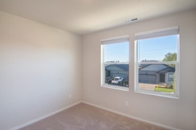 Building Photo - Beautiful newer construction 4 bed, 2.5 ba...