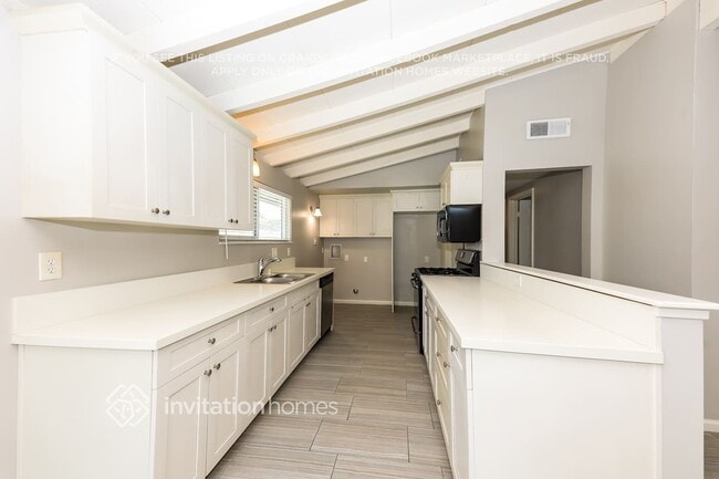 Building Photo - 226 S Louise Pl