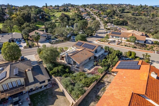 Building Photo - 11000 Meadow Glen Way E