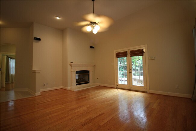 Building Photo - 1648 Lakeside Enclave Dr