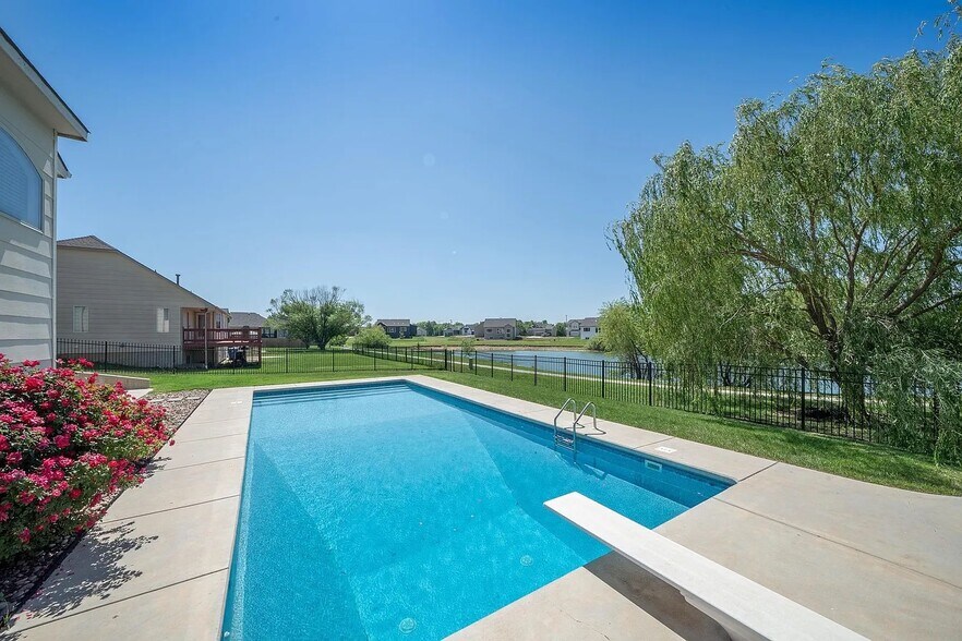 Building Photo - 14011 E Watson St