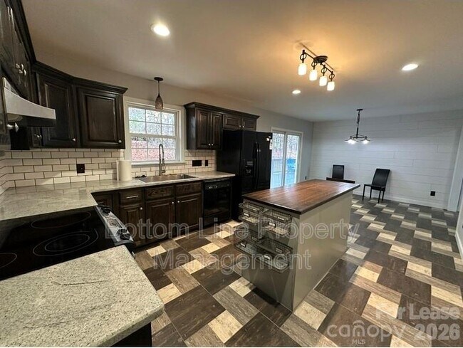 Building Photo - 404 Wood Run