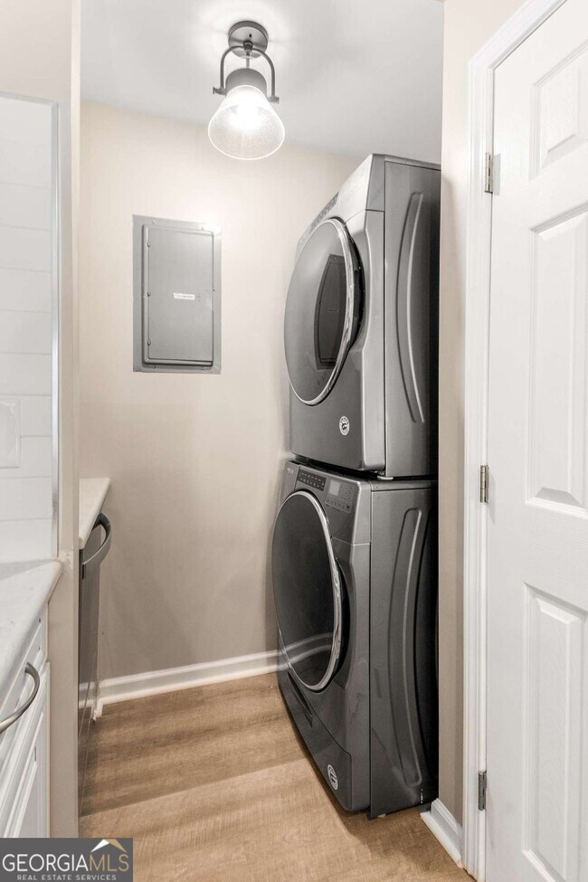 Building Photo - 510 E Ponce de Leon Ave