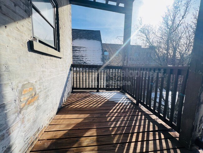 Building Photo - 3408 N Greenview Ave