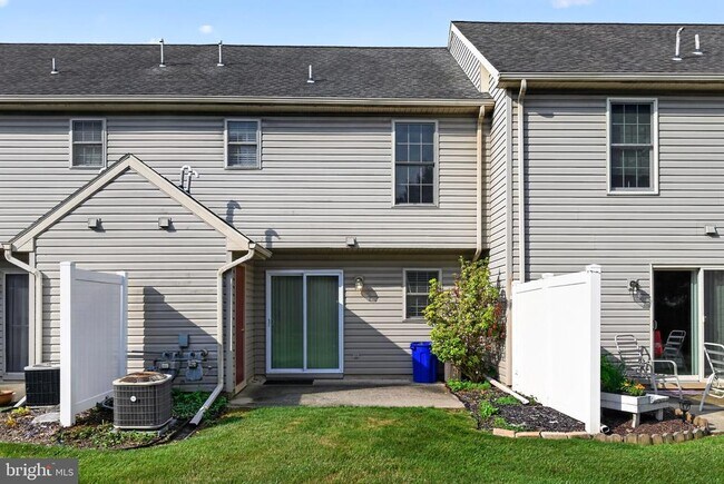 Building Photo - 137 Pointe Ridge Dr