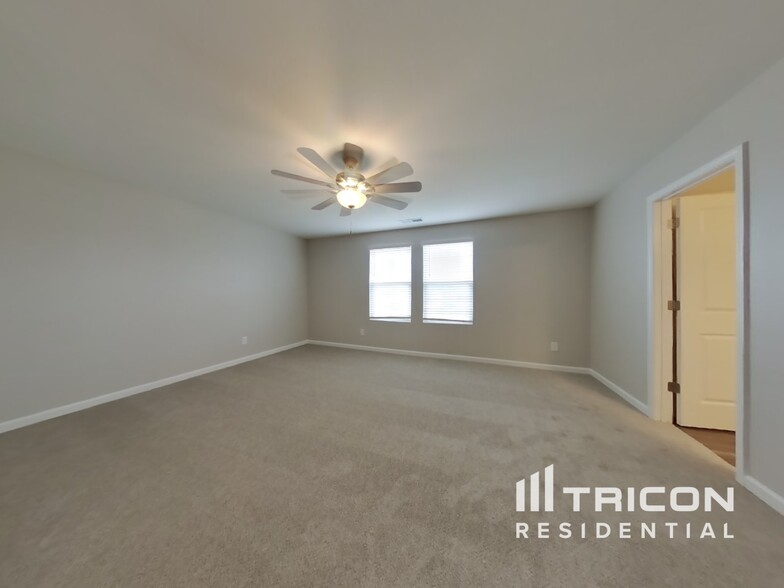 Building Photo - 129 Verona Dr NW