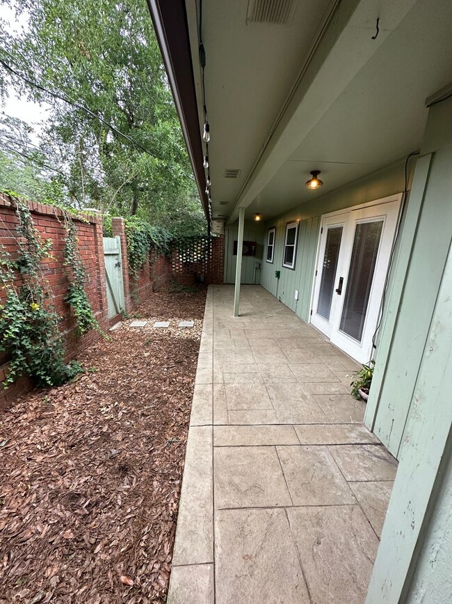 Building Photo - 3 bedroom 2 bath townhouse in Midtown!! Av...