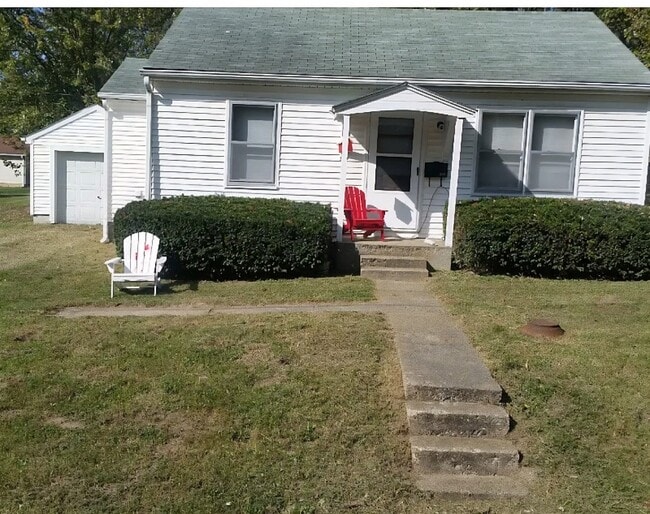 Building Photo - 300 Nipper St