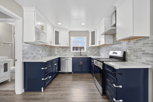 Building Photo - 42645 Newport Dr