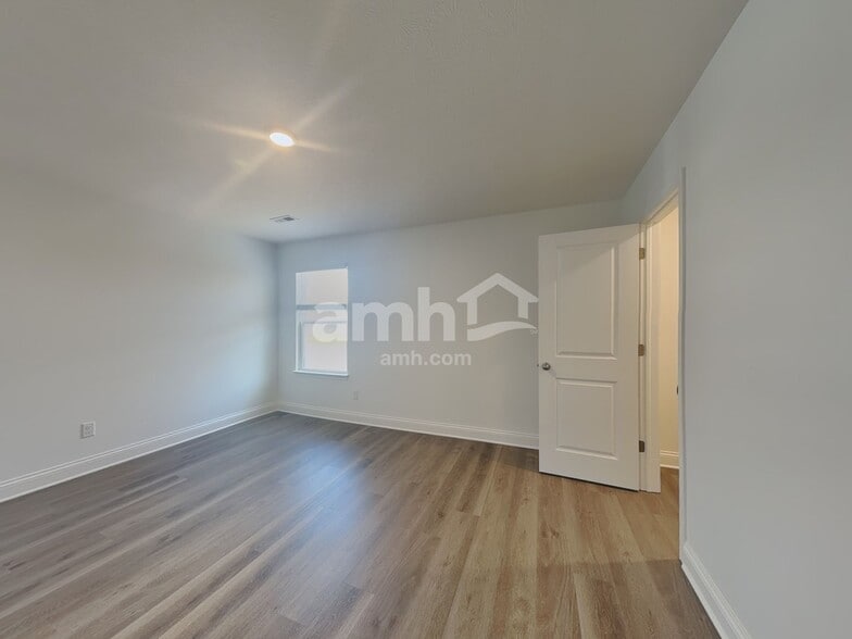 Building Photo - 212 Deanscroft Dr