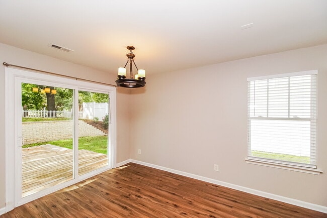 Building Photo - 139 Peterborough Dr