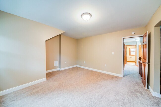 Building Photo - Stunning 3 bedroom home in Bon Air availab...