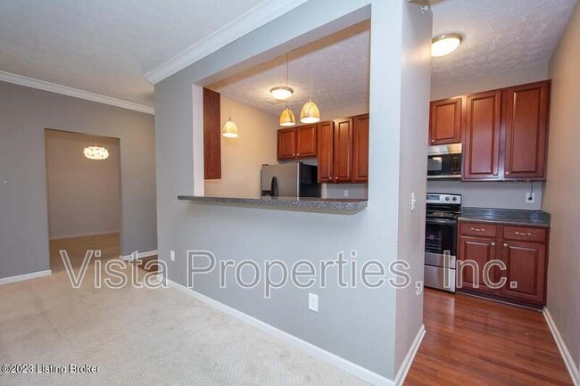 Building Photo - 2704 Bradford Commons Dr