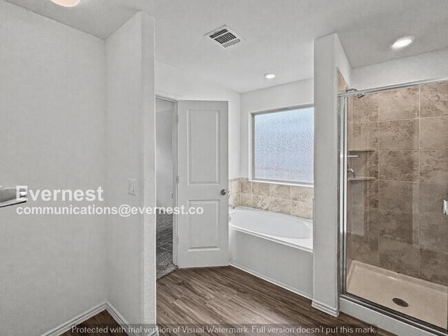 Building Photo - 4 Bed/2 Bath Home with Garage / Pet-Friendly / Available Now!