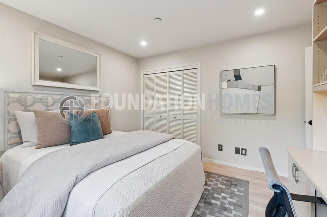 Building Photo - Tranquil Corte Madera Townhouse! DECK! 2 C...