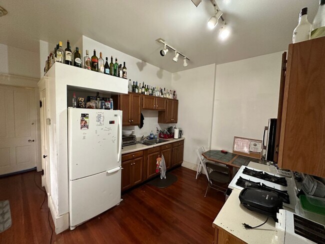 Building Photo - 269 Emming St