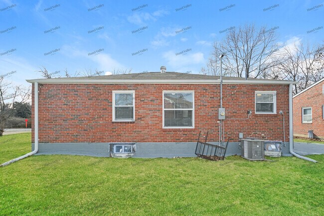 Building Photo - 1100 Mona Dr