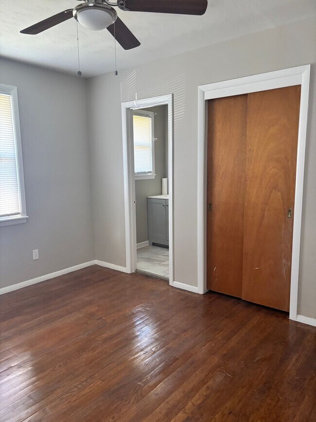 Building Photo - McCrory