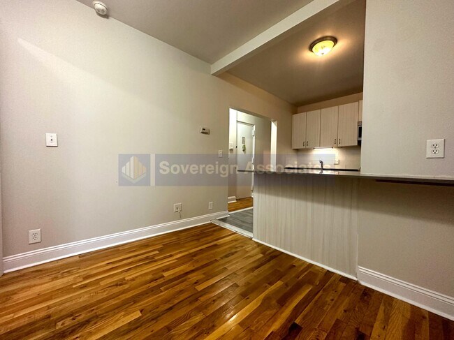 Building Photo - 386 Manhattan Ave