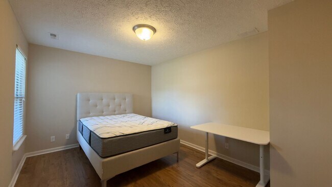 Building Photo - Updated 4-Bedroom Gem in West Lafayette – ...