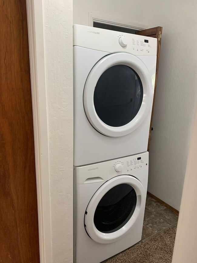 Building Photo - 1132 Hobart St